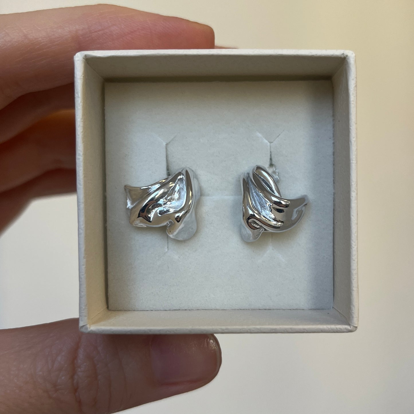 Silver elegant modern KIMA earrings