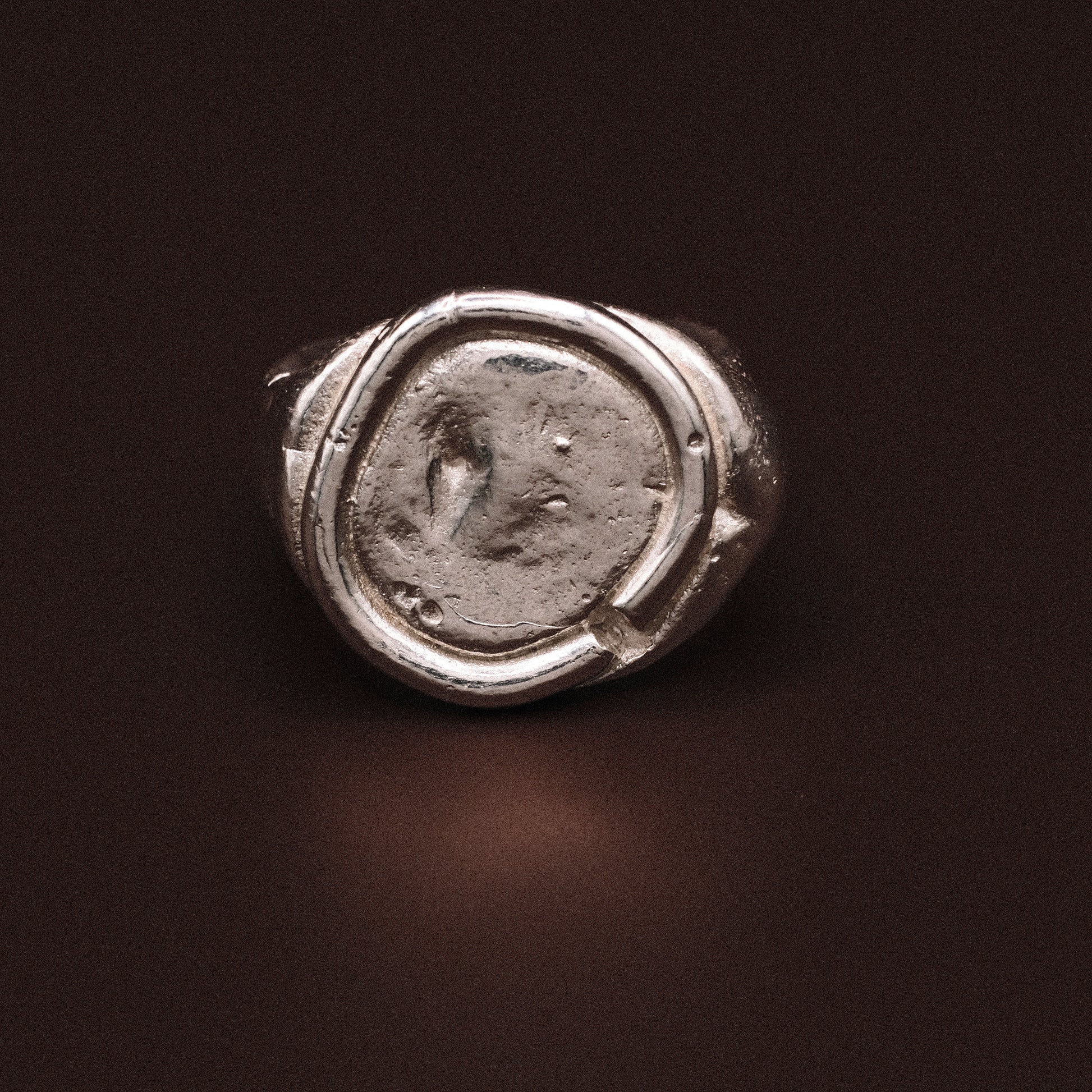 Silver ARTE ring with a textured surface and an antique look
