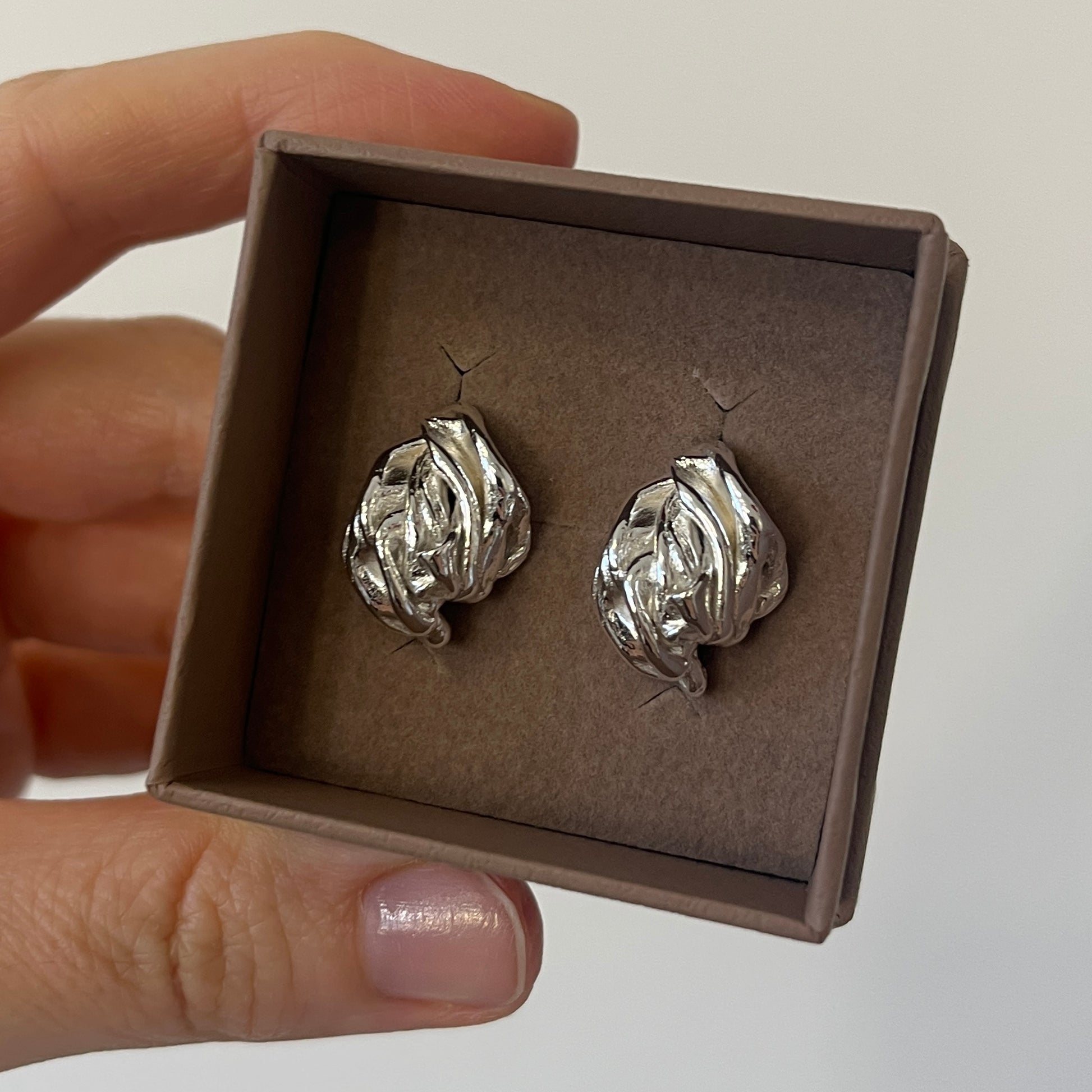 Silver flower earrings 
